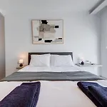Apartman Beautiful Modern Penthouse With Pool And Sea View Pembroke