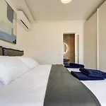 Apartman Beautiful Modern Penthouse With Pool And Sea View Pembroke