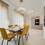 Apartman Beautiful Modern Penthouse With Pool And Sea View