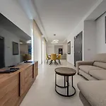 Apartman Beautiful Modern Penthouse With Pool And Sea View Pembroke