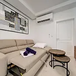 Beautiful Modern Penthouse With Pool And Sea View Pembroke