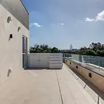 Apartament Beautiful Modern Penthouse With Pool And Sea View Pembroke