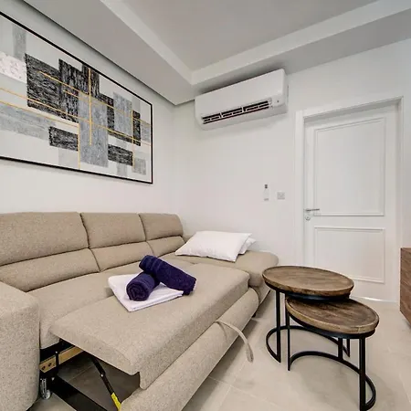 Beautiful Modern Penthouse With Pool And Sea View Pembroke