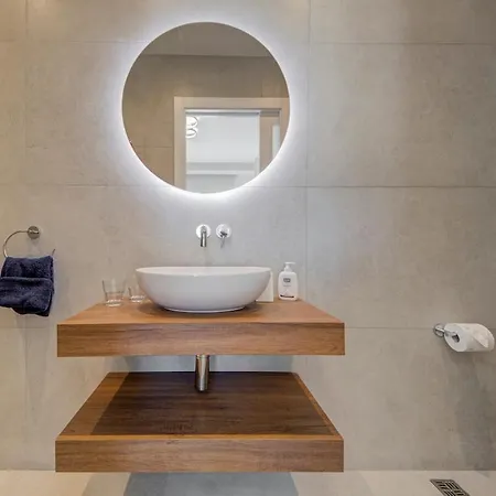 Beautiful Modern Penthouse With Pool And Sea View Pembroke