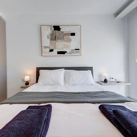 Apartment Beautiful Modern Penthouse With Pool And Sea View Pembroke