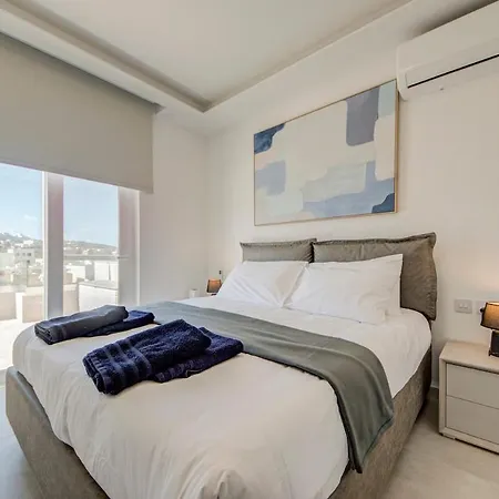 Beautiful Modern Penthouse With Pool And Sea View * Pembroke