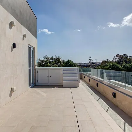 Apartment Beautiful Modern Penthouse With Pool And Sea View Pembroke