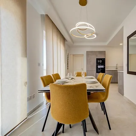 Beautiful Modern Penthouse With Pool And Sea View * Pembroke